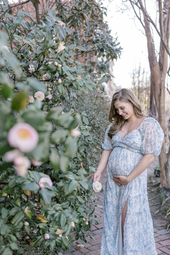 Pregnant woman posing with a flower in Alexandria VA